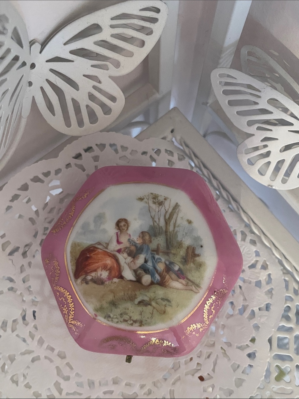 🫖🌸 Vintage Pink Porcelain Trinket Box with Mirror - Picture 8 of 8